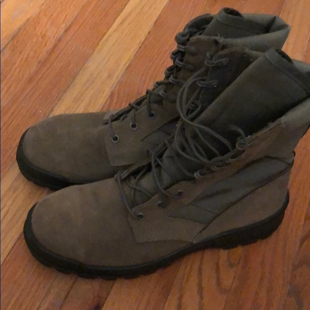 Military combat boots (Air Force)